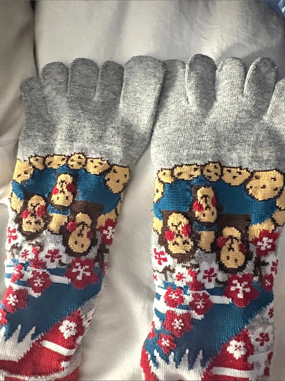 Gray & Red Patterned Gloves - Picture 2 of 5